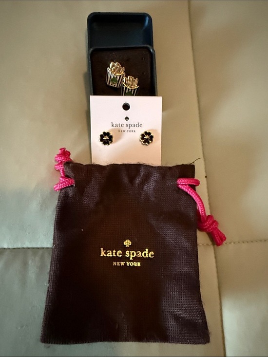 kate spade Jewelry - kate spade Gold Flower Stud Earrings with Black Centers